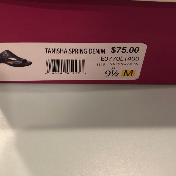 Naturalized Sandals - Picture 5 of 5